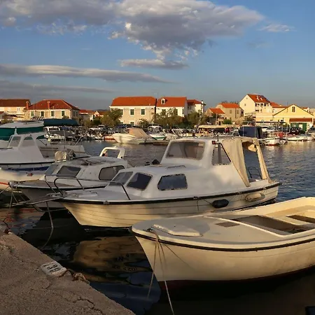 Charming Renovated Next To The Sea Šibenik